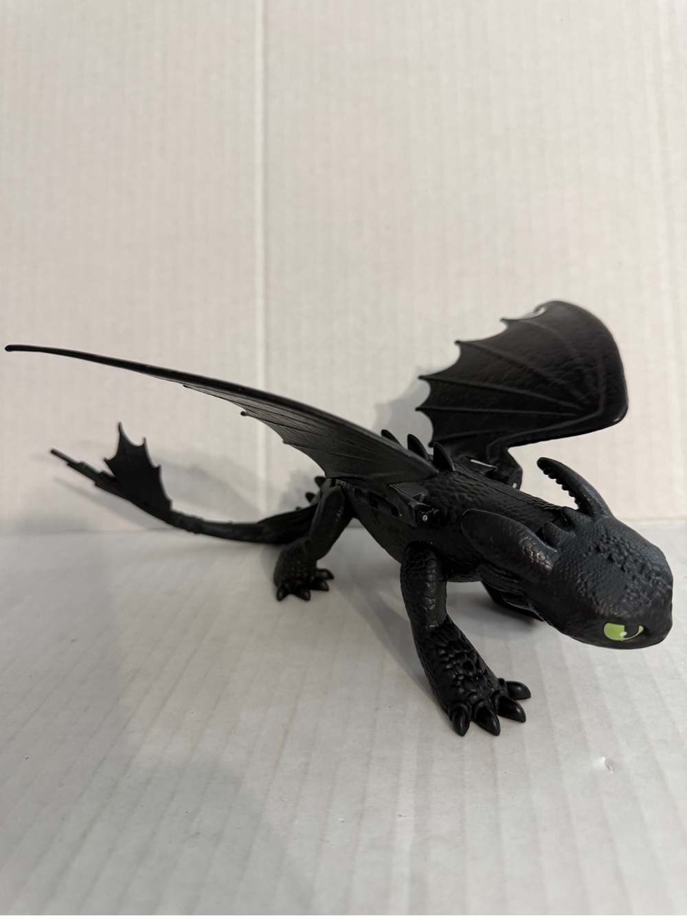DreamWorks How to Train Your Dragon Black Toothless Dragon Figure